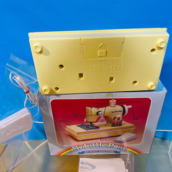 MY LITTLE PONY G1 VTG 1984 FIREFLY SEWING MACHINE & FOOT PETAL LIGHTS UP & RUNS - Picture 13 of 13